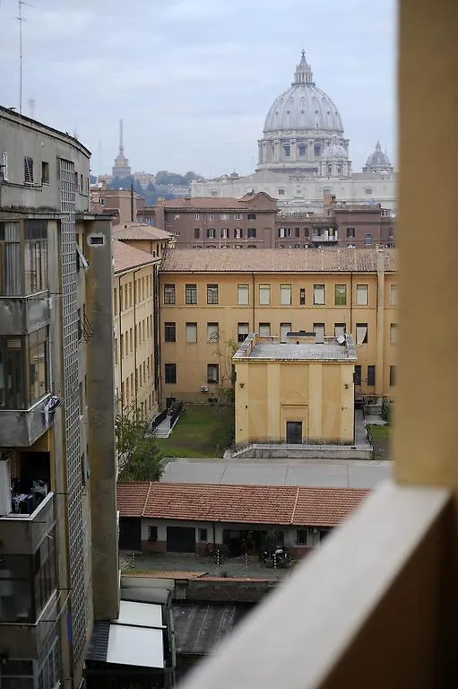 La Casa Romana Bed & Breakfast 4*, Rome